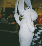 Kid party with the Trix rabbit and Kidsdance!